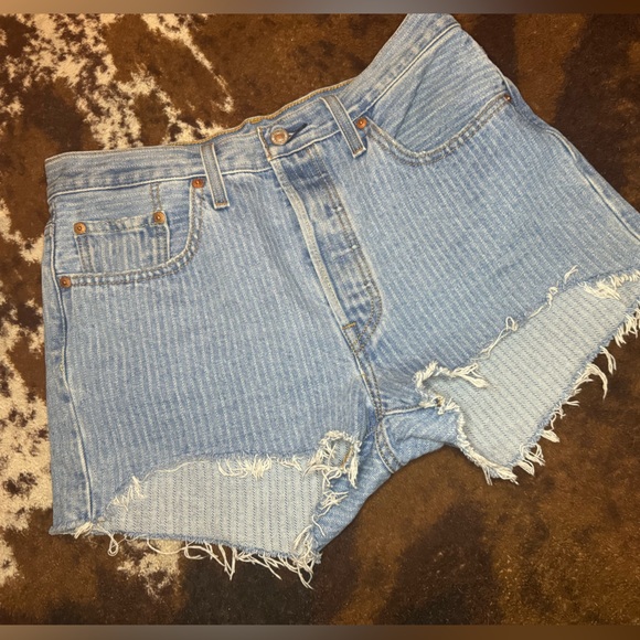 Levi cut offs - Picture 1 of 5